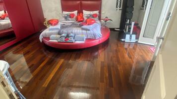 1 Schlafzimmer, BĂŒgeleisen/BĂŒgelbrett, WLAN, BettwĂ€sche