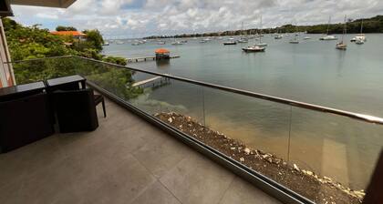 Modern 2BR Beachside Apartment with Rooftop, Pool & Gym – Lance aux Épines