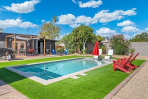 Outdoor pool, a heated pool - The Jungle Hut (Chandler)