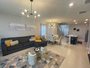 Smart TV, futbolito y tenis de mesa 