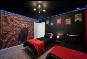 7 bedrooms, desk, iron/ironing board, Internet