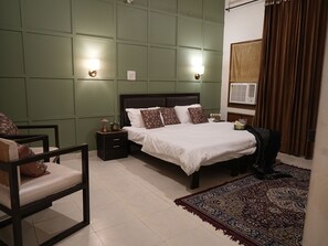 Double Room, 1 King Bed, Balcony, Garden View