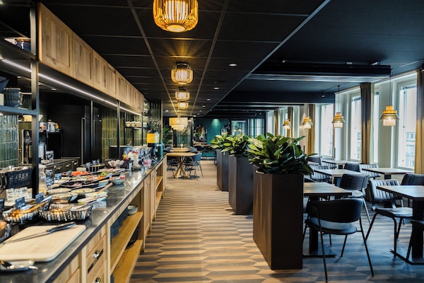 Daily buffet breakfast (EUR 20 per person)