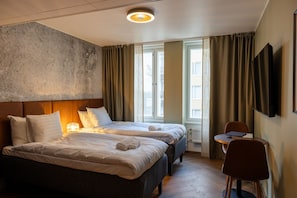 Blackout curtains, free WiFi