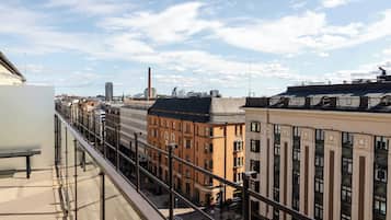 Suite, 1 cama de matrimonio, balcón, vistas a la ciudad | Terraza o patio