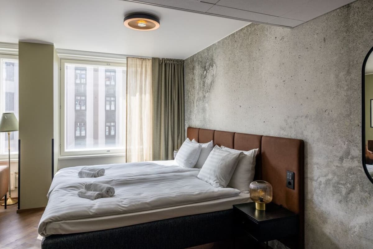 Blackout curtains, free WiFi