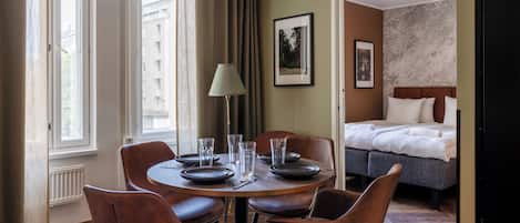 Blackout curtains, free WiFi