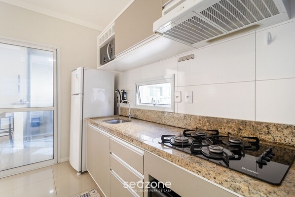 Basic Apartment | Private kitchen