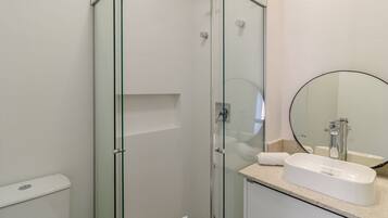 Basic Apartment | Bathroom