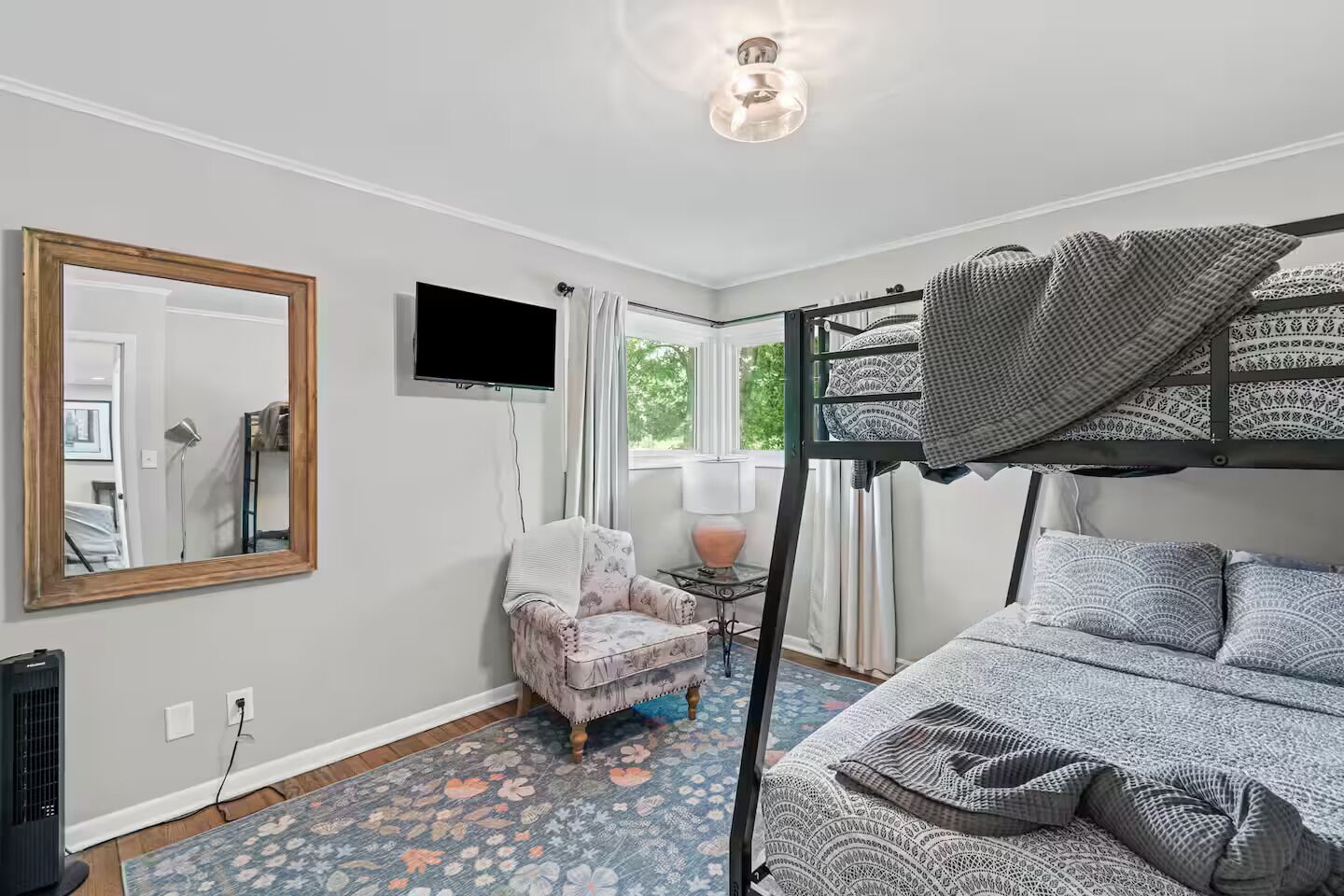 2 slaapkamers, een strijkplank/strijkijzer, wifi, beddengoed