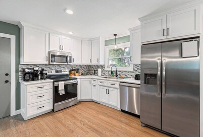 Modern 2BR • Pets OK • Sleeps 8