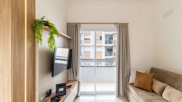 Apartemen Basic | Area keluarga | TV