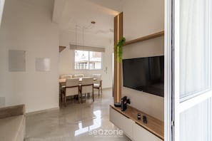 Basic Apartment | Living area