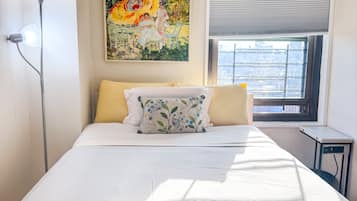 3 bedrooms, iron/ironing board, internet, bed sheets