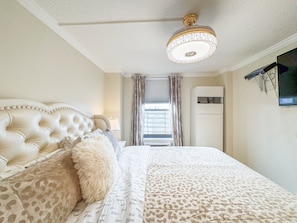 3 bedrooms, iron/ironing board, Internet, bed sheets
