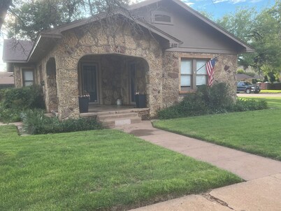 Close to Abilene and Sweetwater Marvelous 3 bdrm with pool.