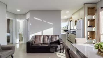 Apartamento básico | Zona de estar | Una televisión