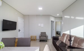 Basic Apartment | Living area - Apt With BBQ at Ingleses Beach Pnj0203 (Florianópolis)