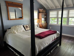 4 bedrooms, desk, iron/ironing board, free WiFi - Home away from home with private beach-new owners! (Willsboro)