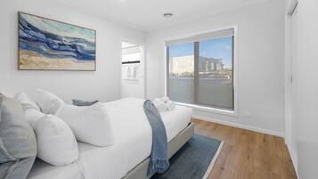 3 makuuhuonetta, työpöytä, silitysrauta/-lauta, ilmainen Wi-Fi