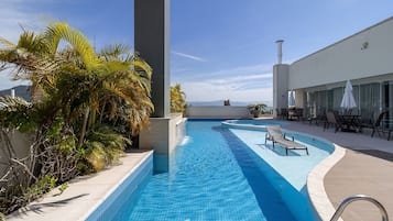 基础公寓 | 泳池 | 室外游泳池