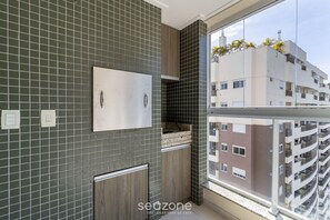 Basic Apartment | Interior - Apt With Private Barbecue and Pool Pea1301 (Florianópolis)