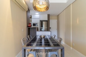 Basic Apartment | Dining