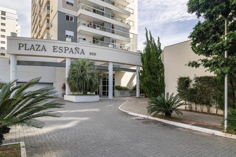 Apt With Private Barbecue and Pool Pea1301