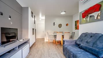 Basic Apartment | Living area