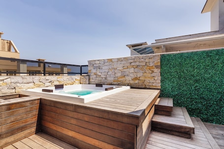 Basic Apartment | Jetted bathtub. House w/ Gourmet Area, Just 10min From the sea OSH