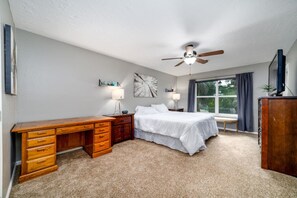 4 bedrooms, desk, iron/ironing board, WiFi