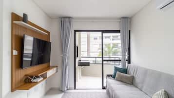 Basic Apartment | Living area