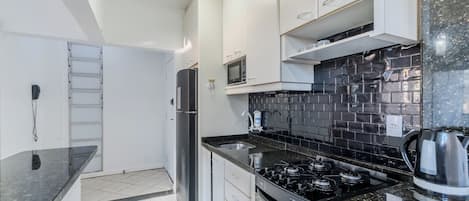Basic Apartment | Private kitchen