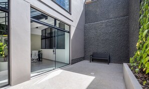 Basic Apartment | Terrace/patio