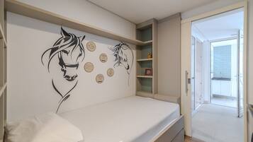 Basic-Apartment | Schreibtisch