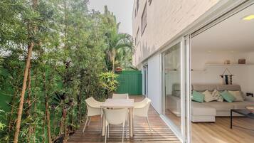 Apartamento básico | Opções para refeição ao ar livre