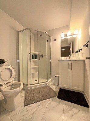 Handdukar, tvål, schampo och toalettpapper