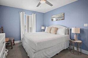 3 habitaciones, escritorio, tabla de planchar con plancha y wifi