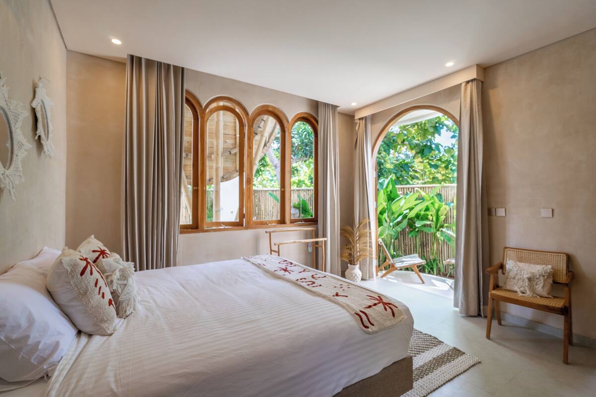 Ropa de cama de alta calidad, cortinas blackout y wifi gratis 