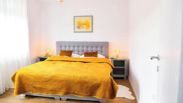 Apartamento Deluxe, vistas a la colina | Escritorio, tabla de planchar con plancha, wifi gratis