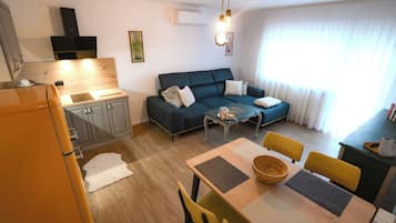 LĂ€genhet Deluxe - utsikt mot bergen | Vardagsrum