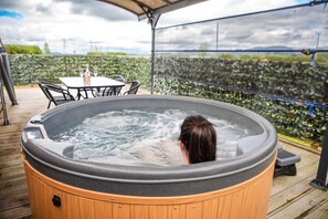Cabin (Ben Cleugh - with Hot Tub)