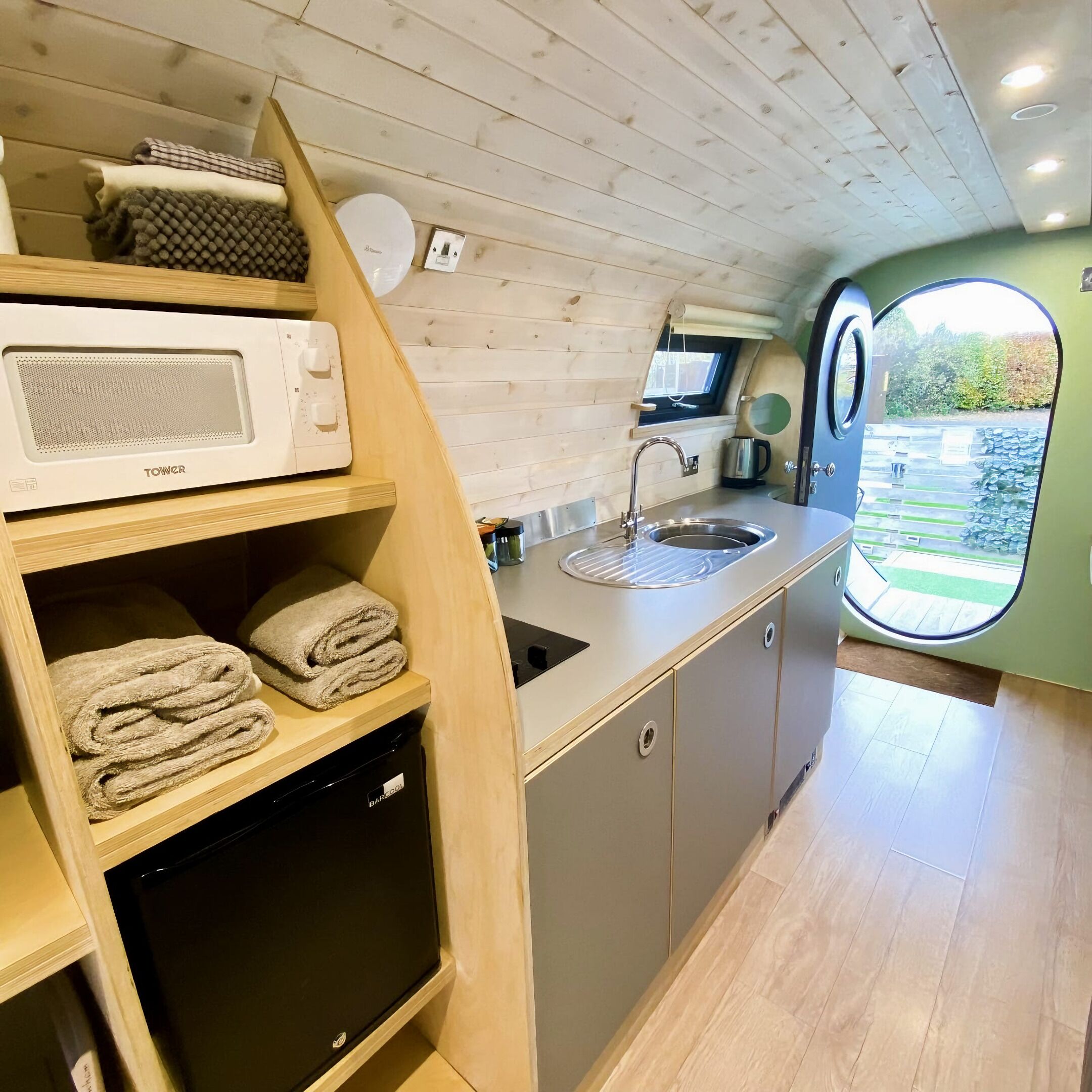 Cabin (Ben Cleugh -  with Hot Tub)