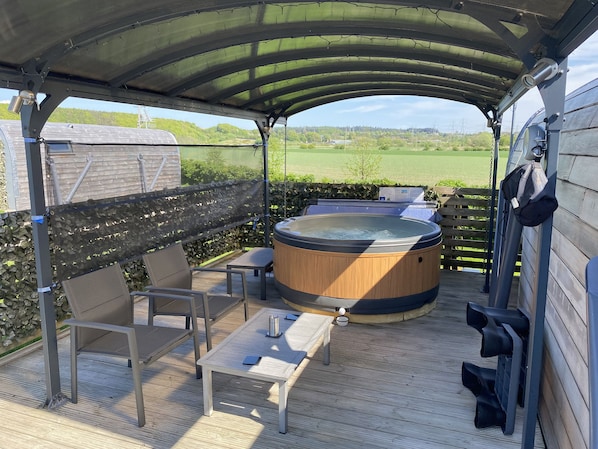 Cabana (Ben Cleugh - with Hot Tub) | Terrassa o pati