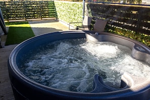 Cabin (Whitewisp - with hot Tub) | Bộ trải giường 