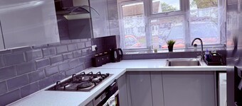 Spacious 3BR|Contractor-ready|Parking x3|Sleeps x8