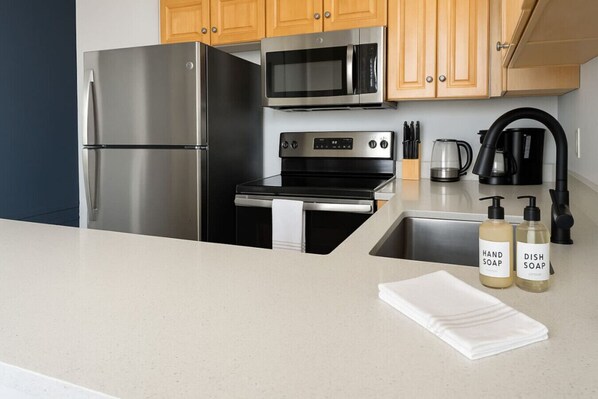 Fridge, microwave, oven, stovetop