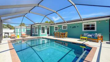 Outdoor pool, a heated pool