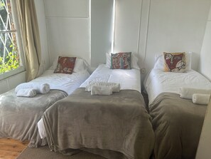 2 bedrooms, internet, bed sheets