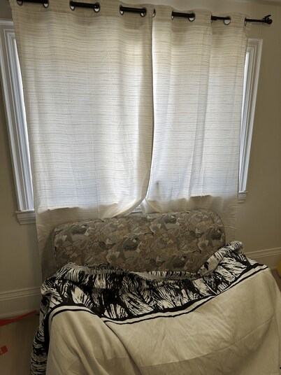 Charming Private room in a 2-bedroom house in enchanting Toronto with AC.